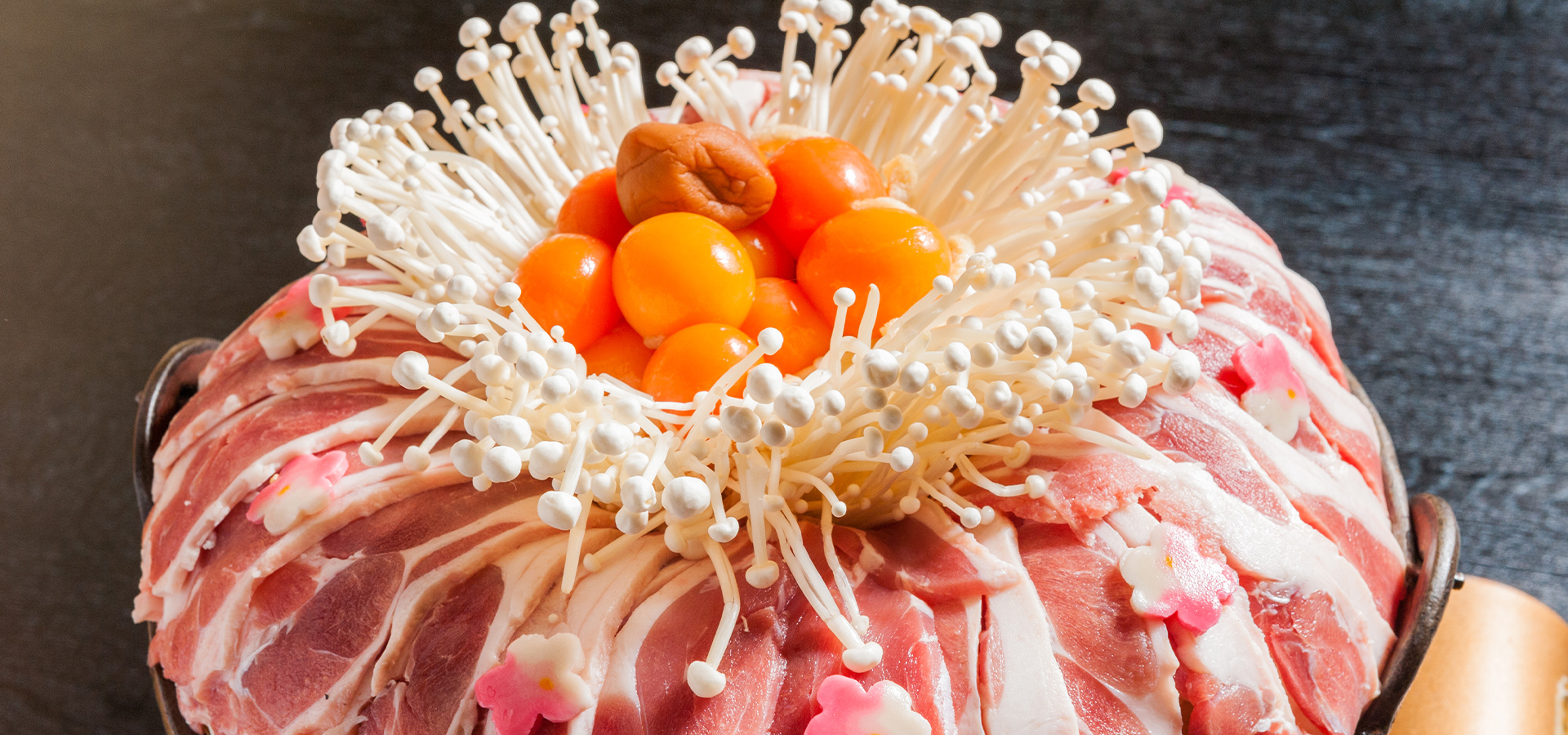 伝統の味を引継いだこだわりの特製鴨なべ湯島梅園